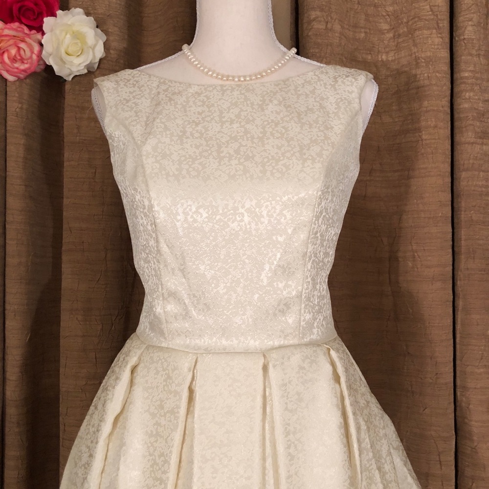Jonesy Darling Prom / Wedding Dress - Picture 2 of 8